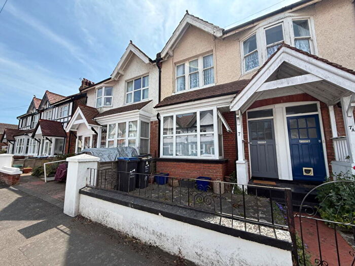 2 Bedroom Flat For Sale In Ethel Road, Broadstairs, CT10