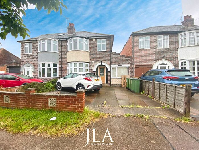 3 Bedroom Semi-Detached House To Rent In Braunstone Lane, Leicester, LE3