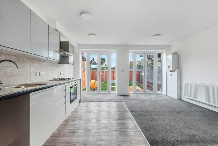 4 Bedroom Semi-Detached House To Rent In Elmerside Road, Beckenham BR3