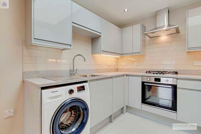 2 Bedroom Flat To Rent In Atlantic Road, London, SW9