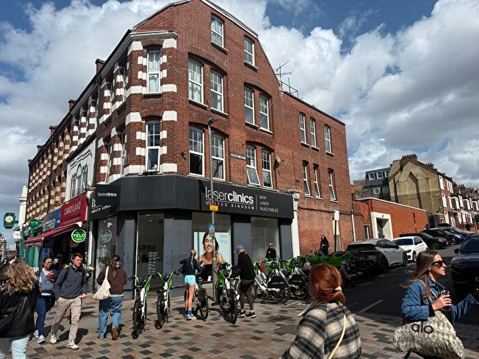 2 Bedroom Flat To Rent In London, SW11