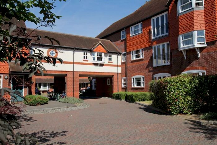 2 Bedroom Apartment To Rent In Pangbourne Place, Pangbourne, Reading, Berkshire, RG8