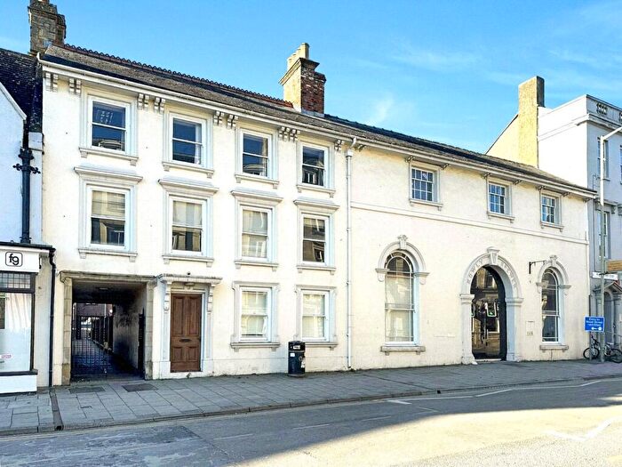 2 Bedroom Flat To Rent In High Street, Swindon, SN1