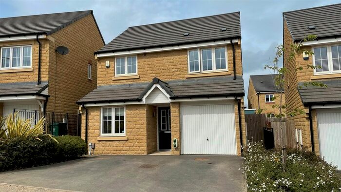 3 Bedroom Detached House To Rent In Dobson Rise, Bradford, BD10