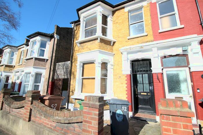 3 Bedroom Semi-Detached House To Rent In Hatherley Road, Walthamstow, London, E17