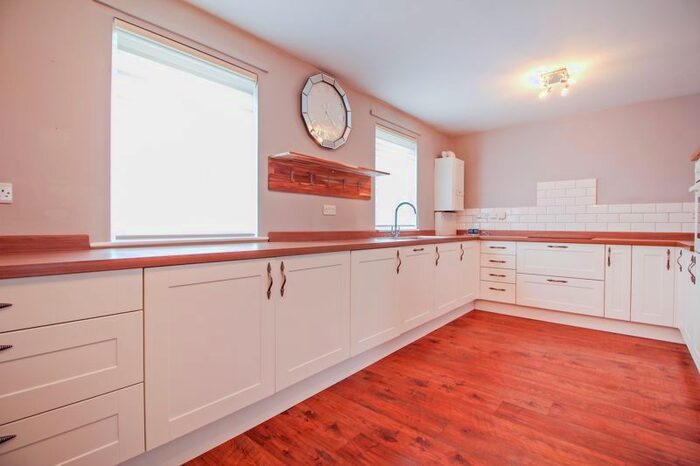 2 Bedroom Flat To Rent In Barnes Close, St. Neots, PE19