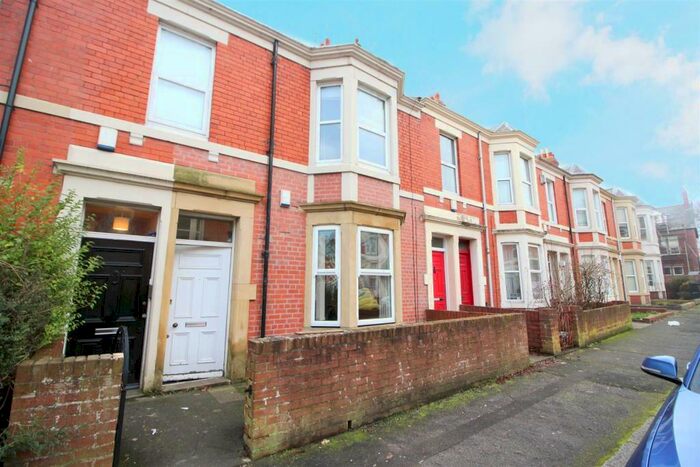 2 Bedroom Ground Flat To Rent In Lavender Gardens, Jesmond, Newcastle Upon Tyne, NE2