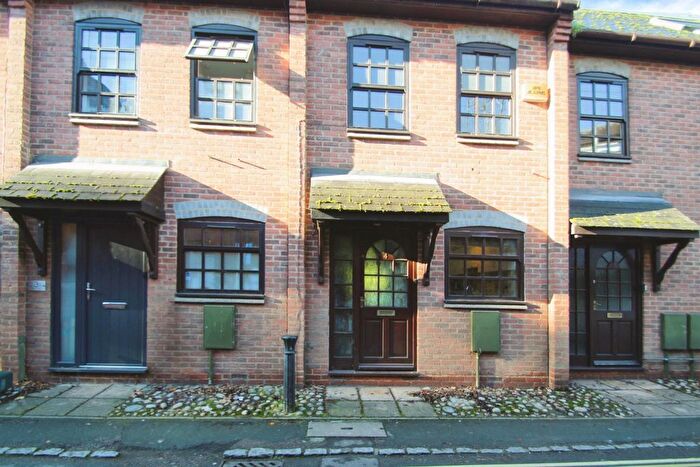 3 Bedroom Terraced House To Rent In School Lane, Buckingham, MK18