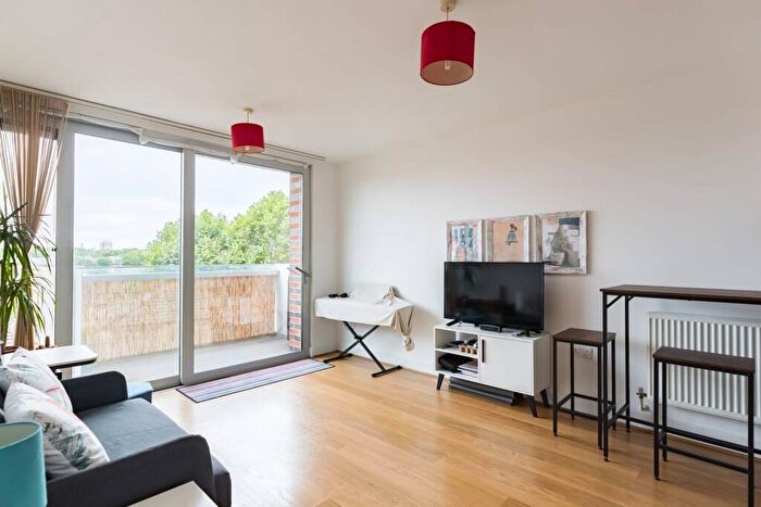 1 Bedroom Flat To Rent In Devons Road, Bow, London, E3