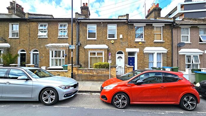 2 Bedroom Property To Rent In Calvert Road, Greenwich, SE10