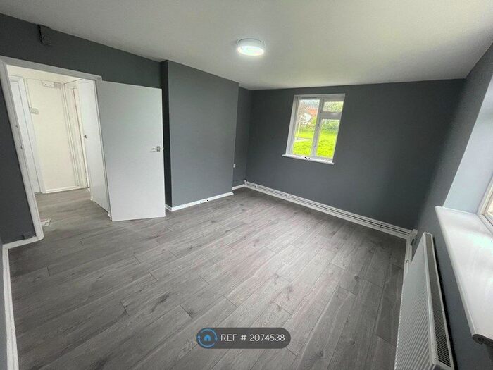 1 Bedroom Flat To Rent In Claybury Broadway, Ilford, IG5