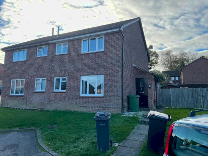 Houses for sale & to rent in ME15 8FS, Taunton Close, Downswood And