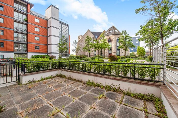 2 Bedroom Flat To Rent In Holland Gardens, Brentford, TW8