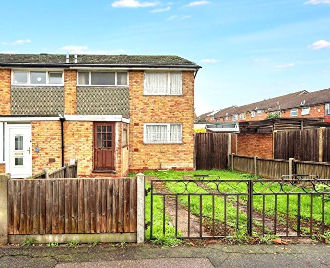 3 Bedroom End Terrace House For Sale In Turpin Avenue, Romford, RM5