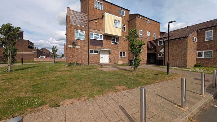 2 Bedroom Maisonette To Rent In Butterworth Path, Luton, LU2
