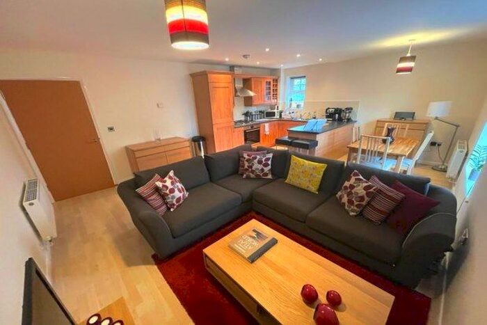 2 Bedroom Flat To Rent In Alexandra Apartments, Manchester, M16