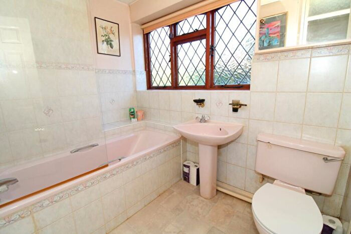 4 Bedroom Detached House For Sale In Castle Close, Bromley, BR2
