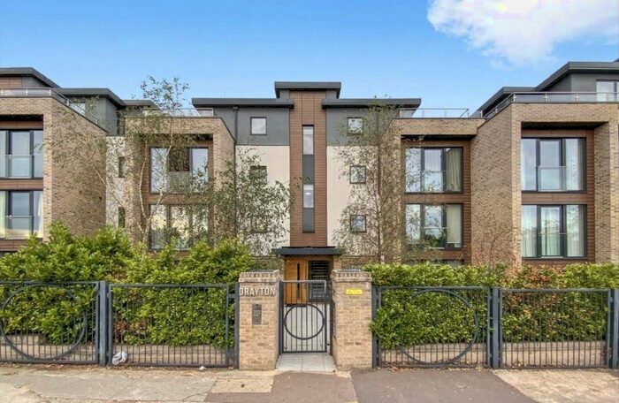 2 Bedroom Flat To Rent In Drayton Court, Hope Close, London, NW4