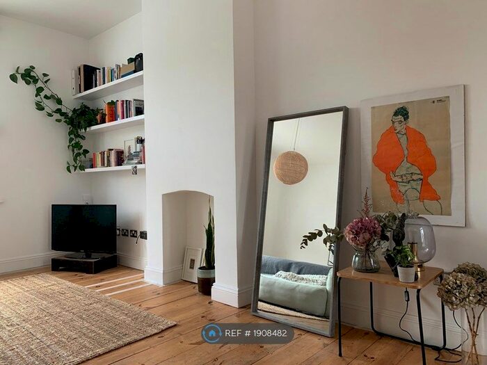 2 Bedroom Maisonette To Rent In Teesdale Street, London, E2