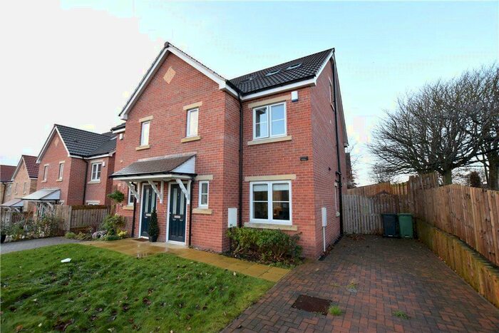 4 Bedroom Semi-Detached House To Rent In The Laurels, Moortown, Leeds, LS17