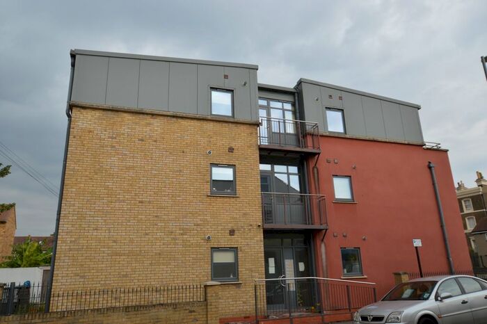 1 Bedroom Flat To Rent In Leamington Court, E17