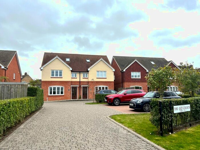 4 Bedroom Semi-Detached House To Rent In The Old Courts, Wantage, Oxfordshire, OX12