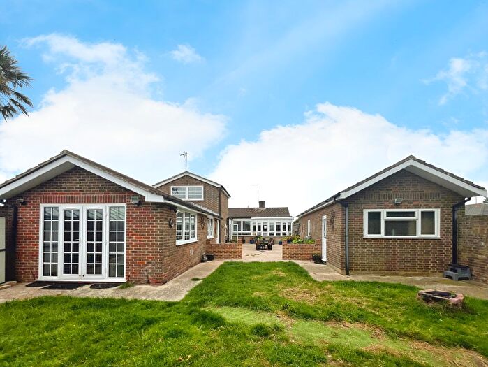 4 Bedroom Bungalow For Sale In Hythe Road, Dymchurch, TN29