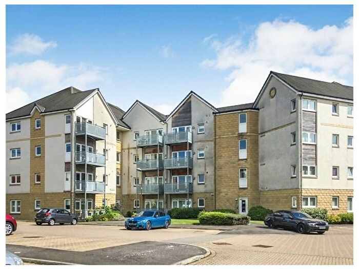 2 Bedroom Flat To Rent In Hawk Brae, Livingston, West Lothian, EH54