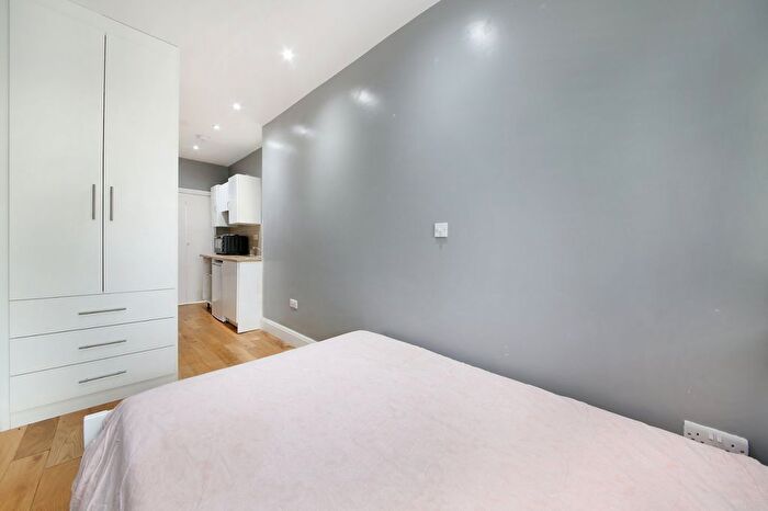 Studio To Rent In Gordon Avenue, Mortlake, SW14
