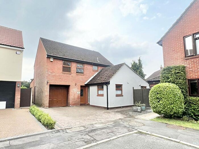 4 Bedroom Semi-Detached House To Rent In Moorescroft, Kelvedon Hatch, CM15