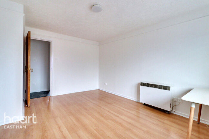 2 Bedroom Flat For Sale In Harrier Way, London, E6