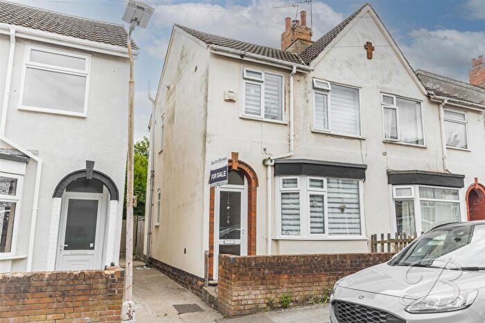 3 Bedroom Semi-Detached House For Sale In Somersall Street, Mansfield, NG19
