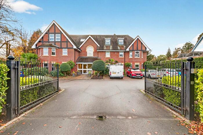 2 Bedroom Apartment For Sale In Murdoch Road, Wokingham, RG40