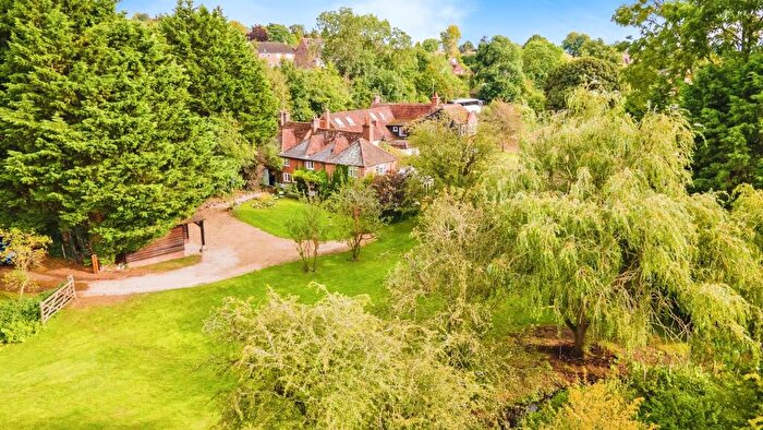4 Bedroom Character Property For Sale In Amersham Road, Chalfont St. Peter, Gerrards Cross, SL9