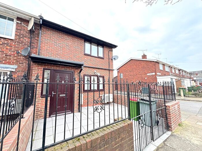 2 Bedroom House To Rent In Parker Street, West Silvertown, E16