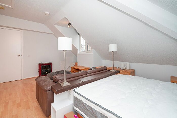 1 Bedroom Flat For Sale In Marlborough Road, Watford, Hertfordshire, WD18