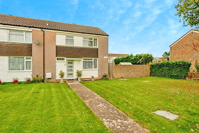 3 Bedroom End Terrace House For Sale In Thornton Place, Horley, RH6