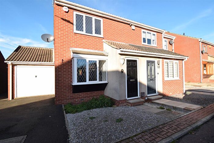 2 Bedroom Semi Detached House To Rent In Dimple Gardens, Ossett, WF5