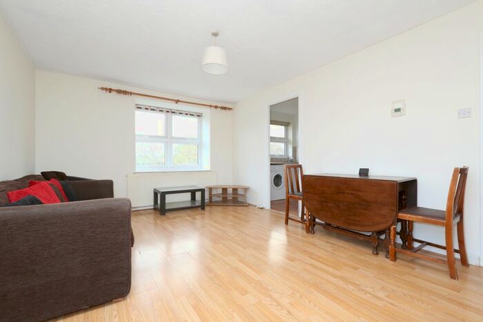 2 Bedroom Flat To Rent In Weavers Way, Camden, NW1