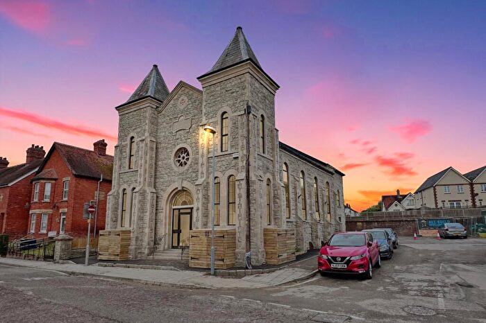 2 Bedroom Triplex For Sale In Queen Street, Gillingham, Dorset., SP8