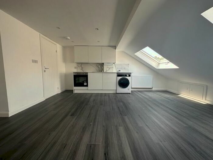 2 Bedroom Flat To Rent In Buxton Road, Luton, LU1