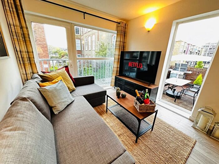 2 Bedroom Flat To Rent In Pelling Street, London, E14