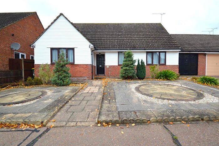 3 Bedroom Detached Bungalow For Sale In Wedgwood Way, Rochford, SS4