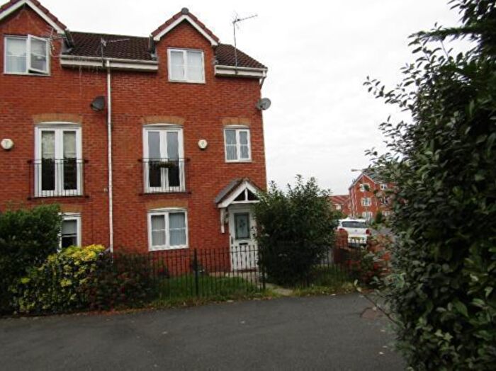 4 Bedroom End Of Terrace House To Rent In Chandlers Way, St. Helens, WA9