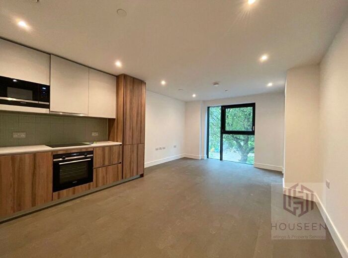 1 Bedroom Flat To Rent In Hewson Way, London, SE17