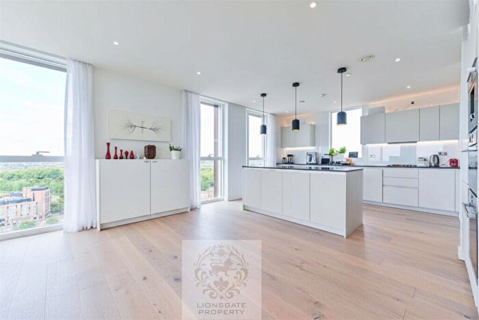 3 Bedroom Apartment To Rent In Kingly Building, Woodberry Down, Finsbury Park, N4