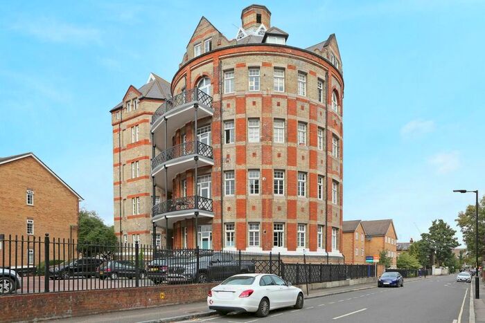 1 Bedroom Flat To Rent In Gables Close, London, SE5
