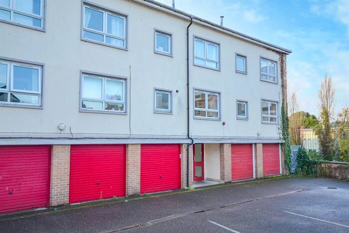 2 Bedroom Flat To Rent In Western Way, Exeter EX1