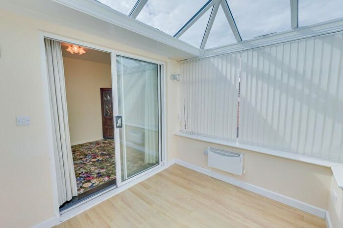 2 Bedroom Bungalow For Sale In Wrenbury Avenue, Leeds, West Yorkshire, LS16