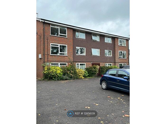 2 Bedroom Flat To Rent In Cookham Road, Maidenhead, SL6